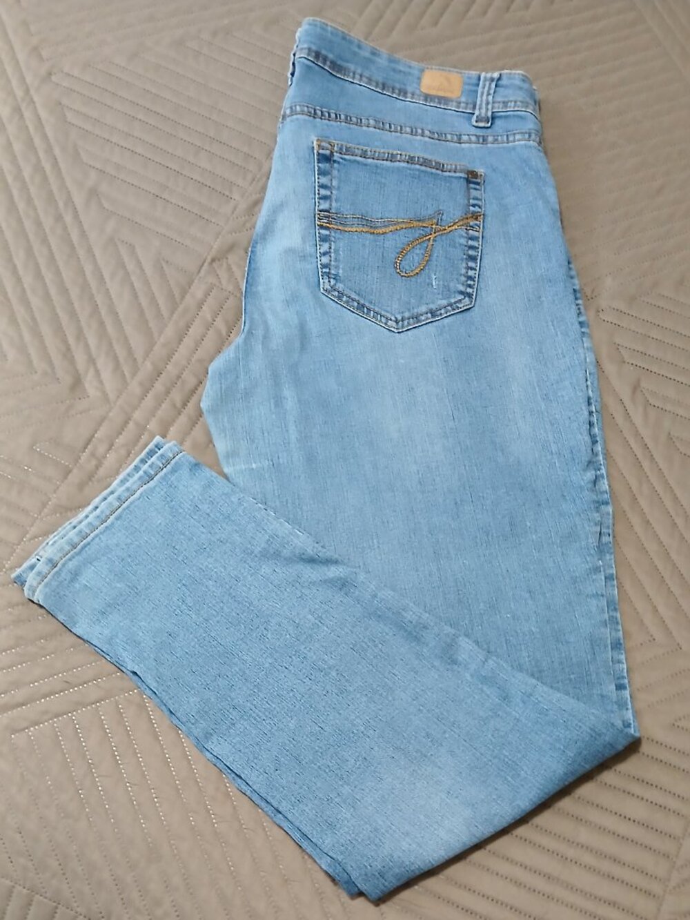 Jordache Faded Jeans, Size 14, Tag says Skinny but find them Straight Pant.